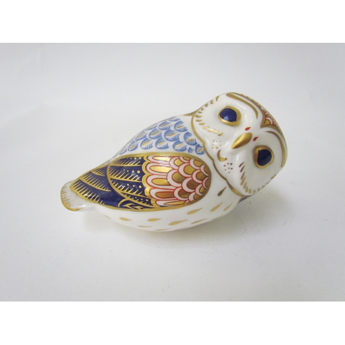 7497 - A Royal Crown Derby paperweight as an owl, gold stopper and a Royal Crown Derby paperweight as a Pen... 