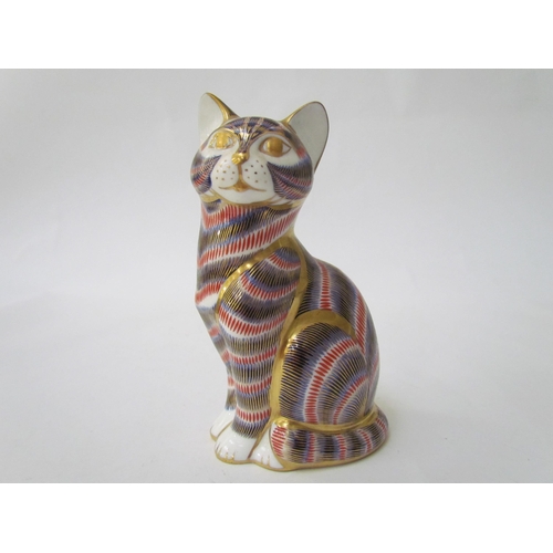 7498 - A Royal Crown Derby paperweight as a seated kitten, gold stopper