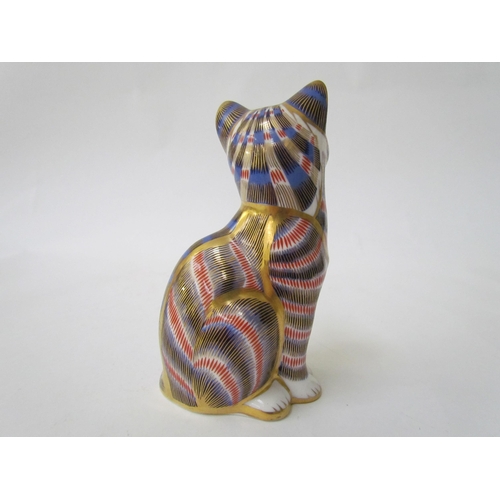 7498 - A Royal Crown Derby paperweight as a seated kitten, gold stopper