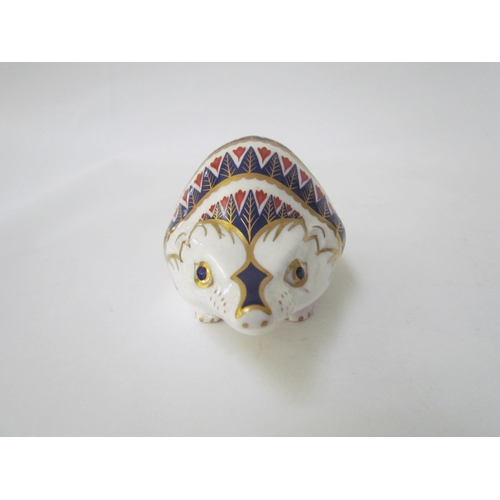 7500 - A Royal Crown Derby badger paperweight, gold stopper and a Royal Crown Derby paperweight as a Hedgeh... 