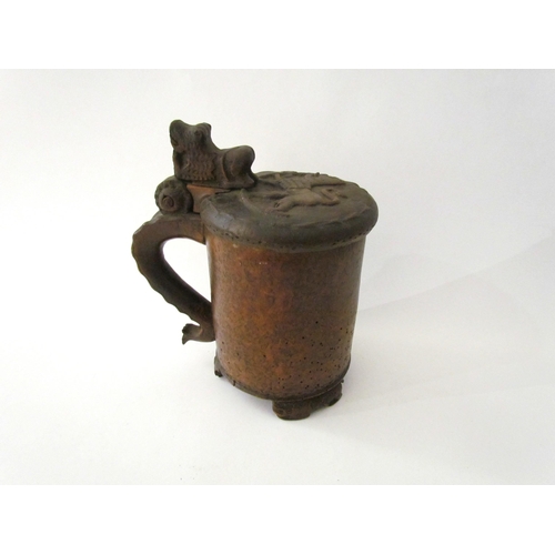 7527 - An 18th Century burr walnut Norwegian peg tankard, 20cm high  (R)  £260