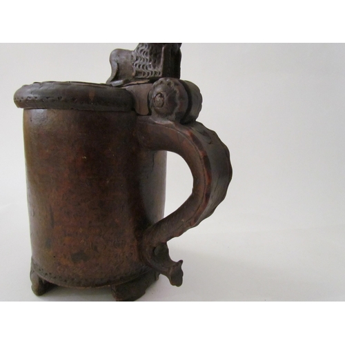 7527 - An 18th Century burr walnut Norwegian peg tankard, 20cm high  (R)  £260