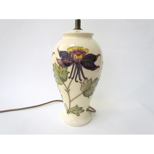 7538 - A Moorcroft Aquilegia pattern table lamp, cream ground