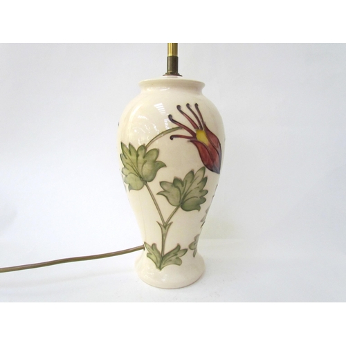 7538 - A Moorcroft Aquilegia pattern table lamp, cream ground