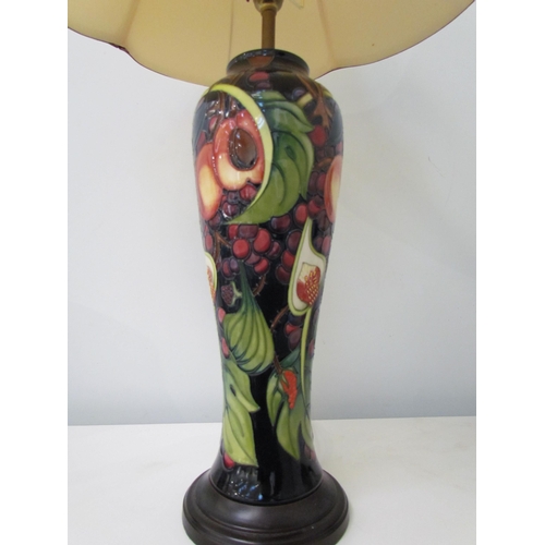 7545 - A Moorcroft lamp in the 