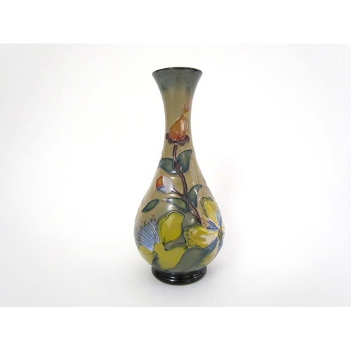 7559 - A Moorcroft Hypericum pattern vase, dated '93, 17cm tall