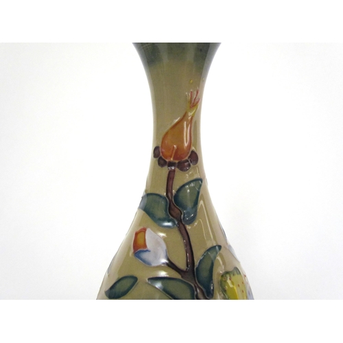 7559 - A Moorcroft Hypericum pattern vase, dated '93, 17cm tall