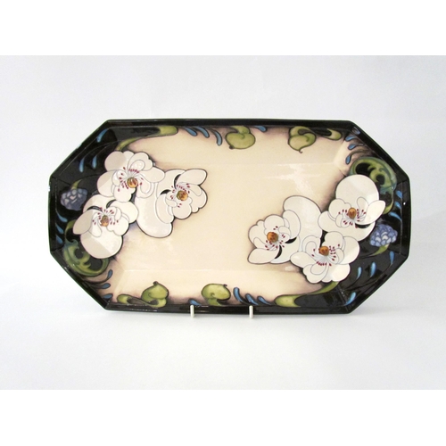 7573 - A Moorcroft Au Lait pattern tray, 20.5cm x 38.5cm