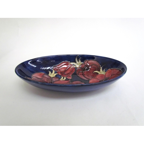 7576 - A Moorcroft Anemone pattern oval shallow bowl, 23cm x 13.5cm