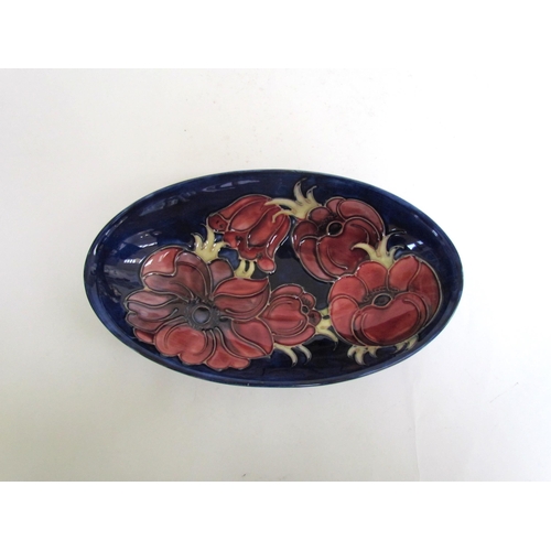 7576 - A Moorcroft Anemone pattern oval shallow bowl, 23cm x 13.5cm