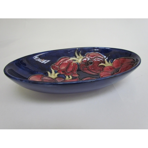 7576 - A Moorcroft Anemone pattern oval shallow bowl, 23cm x 13.5cm