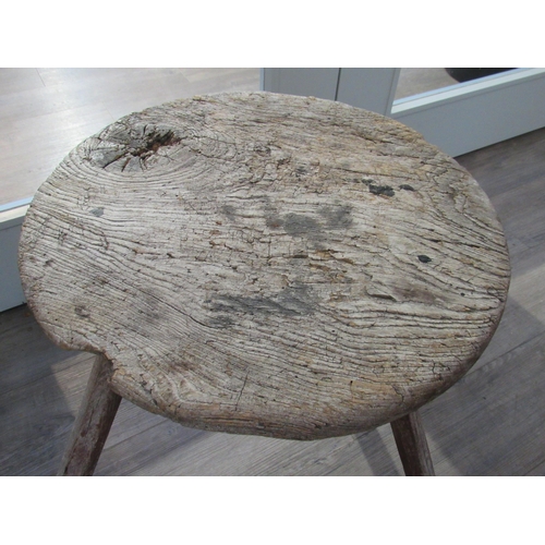 7082 - A primitive 18th Century Elm cricket table with thick circular top on three rustic legs. 53cm tall x... 