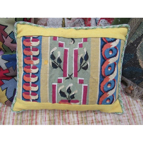 7104 - Thirteen tapestry scatter cushions of varying sizes