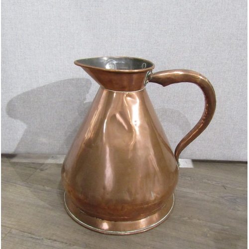 7154 - A Victorian copper four gallon jug, two gallon jug and a one gallon jug (dented), 42cm, 29cm & 26cm ... 