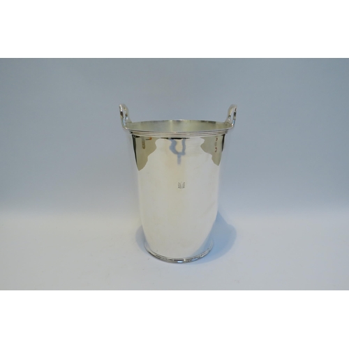 7786 - An Arthur Price silver plated ice bucket of bucket form with twin handles, 28cm tall   (E) £80-120