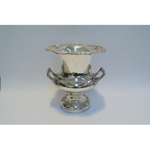 7789 - A silver plated wine cooler of urn form, twin handles, 28.5cm tall   (E) £80-120