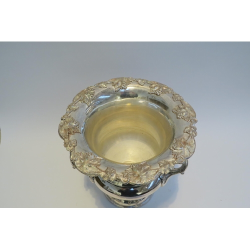 7789 - A silver plated wine cooler of urn form, twin handles, 28.5cm tall   (E) £80-120