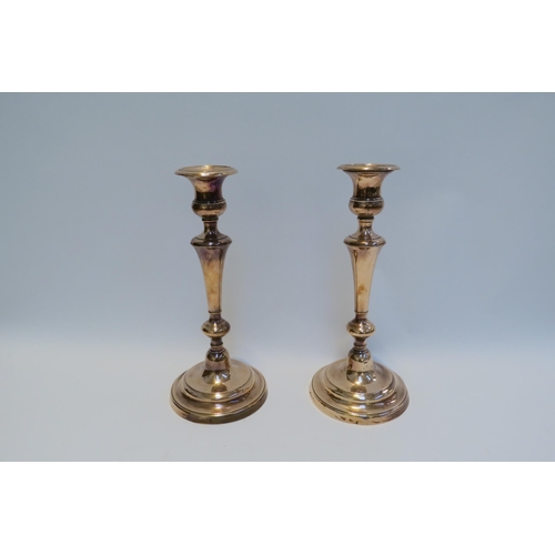 7793 - A pair of copper candlesticks on circular bases, 29cm tall   (R) £60