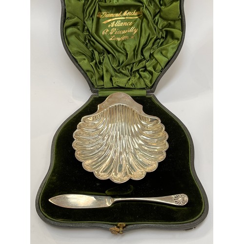 7260 - A Sibray, Hall & Co (Job Frank Hall) silver shell form butter dish and knife, London 1896, 69g