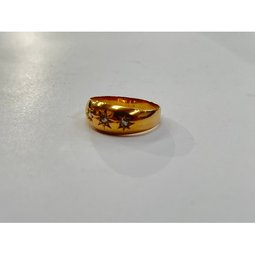 7264 - An 18ct gold gypsy ring set with three old cut diamonds, star setting. Size O, 2g