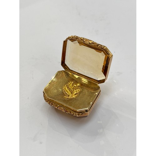 7270 - A citrine and yellow metal vinaigrette, 3cm diameter