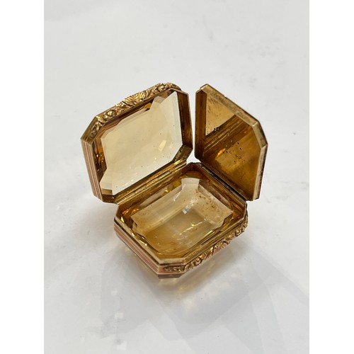 7270 - A citrine and yellow metal vinaigrette, 3cm diameter