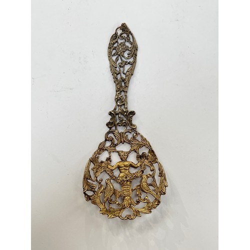 7283 - A William Comyns silver gilt pierced highly decorative caddy spoon, 28g, 12.5cm long