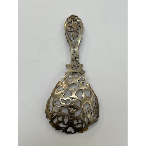 7283 - A William Comyns silver gilt pierced highly decorative caddy spoon, 28g, 12.5cm long