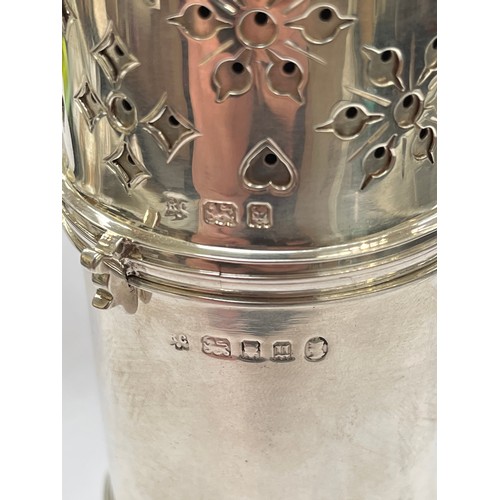 7289 - A William Comyns & Sons Ltd silver Sugar Caster, London 1935. 18cm tall, 351g