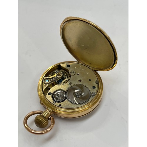 7290 - A late 19th / early 20th Century 18K gold cased pocket watch, monogrammed back, Roman dial with seco... 