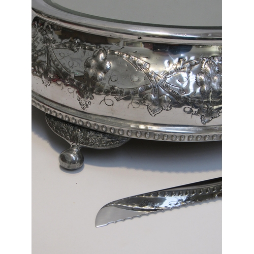 7811 - A silverplate embossed mirrored top cakestand with pine carry case.  The top mirror is 31cm diameter... 