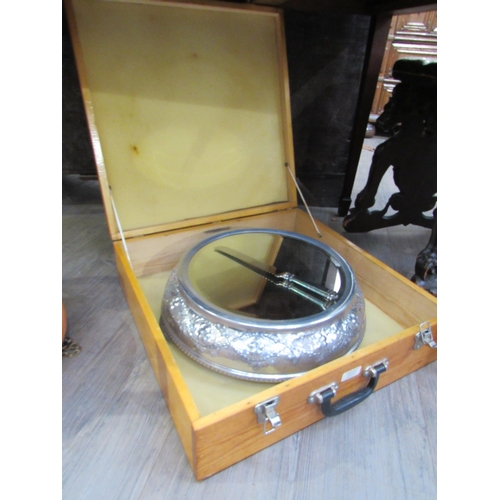 7811 - A silverplate embossed mirrored top cakestand with pine carry case.  The top mirror is 31cm diameter... 