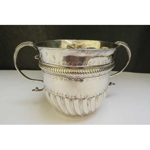 7385 - A silver Queen Anne porringer, London 1713, possibly Nathaniel Locke, 16.5cm diameter to handles, 9.... 