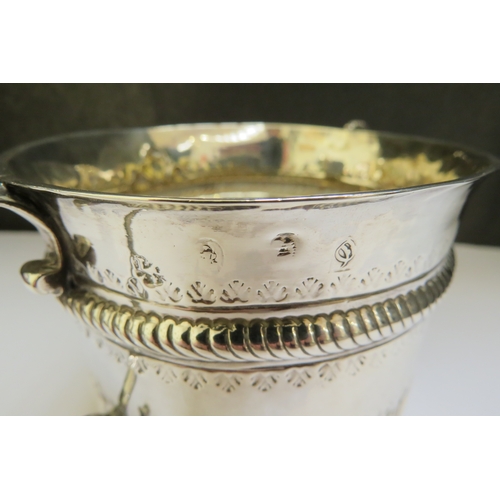 7385 - A silver Queen Anne porringer, London 1713, possibly Nathaniel Locke, 16.5cm diameter to handles, 9.... 