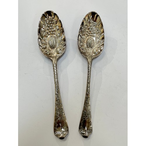 7335 - A pair of Ebenezer Coker silver berry spoons, London 1750, 152g