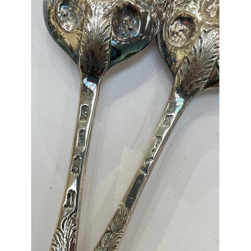 7335 - A pair of Ebenezer Coker silver berry spoons, London 1750, 152g