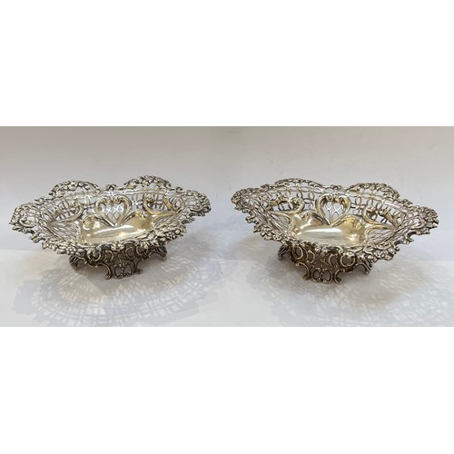 7339 - A pair of William Comyns pierced silver basket dishes, London 1892, 214g  (R)  £80