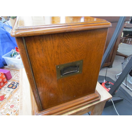 7508 - An early 20th Century honey oak collector’s chest / cutlery canteen, the twin panelled doors opening... 