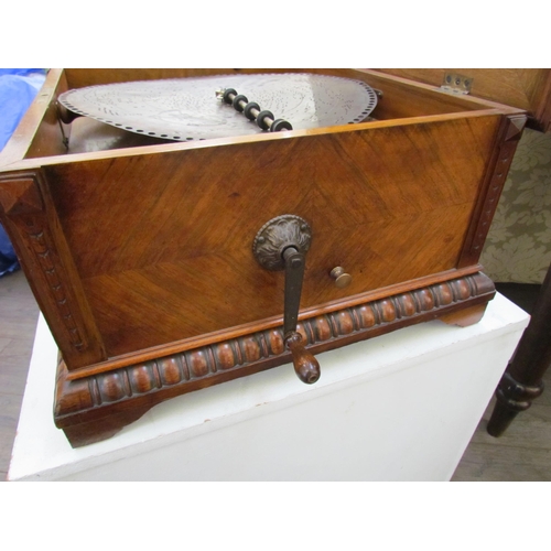 7648 - A 19th Century walnut cased table Polyphon, marquetry inlaid top, with approximately 25 15.5'' discs... 