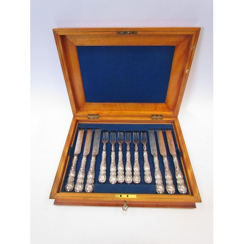 1560 - A canteen of silver handled twelve knives and forks, housed in an oak box with brass cartouche