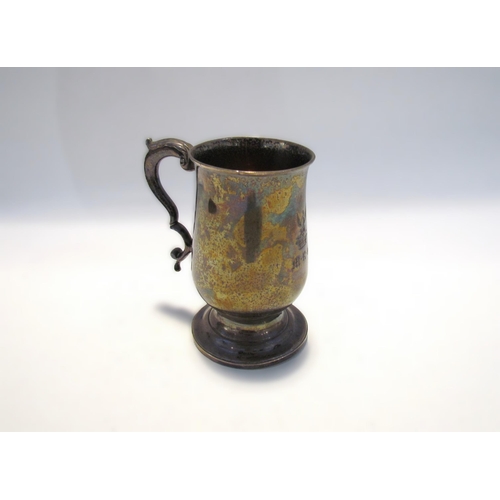 7442 - A Thomas Graham and Jacob Willis silver tankard, scroll handle on circular base (bent) London 1790, ... 