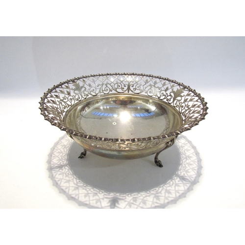 7443 - A James Dixon & Sons silver pierced bowl on three feet, Sheffield 1915, 8.5cm tall x 20cm diameter, ... 