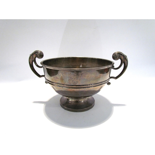 7444 - A Walker and Hall silver twin handled pedestal bowl, Sheffield 1944, 20.5cm diameter, 762g