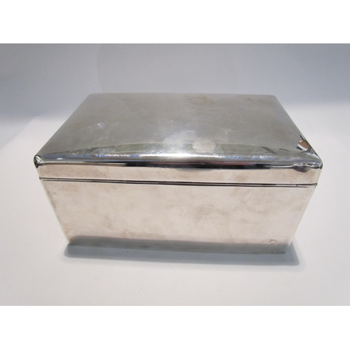 7445 - A Walker & Hall silver humidor/cigar box with wood lined interior Sheffield 1925, 13cm x 24cm x 15cm