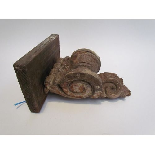 7185 - A Georgian carved wood bracket later top, 29cm x 24cm x 15cm