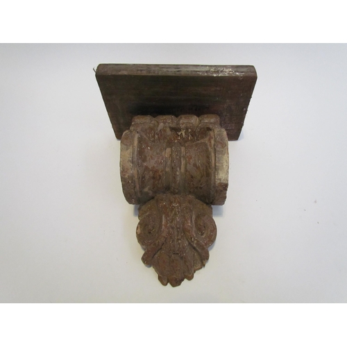 7185 - A Georgian carved wood bracket later top, 29cm x 24cm x 15cm