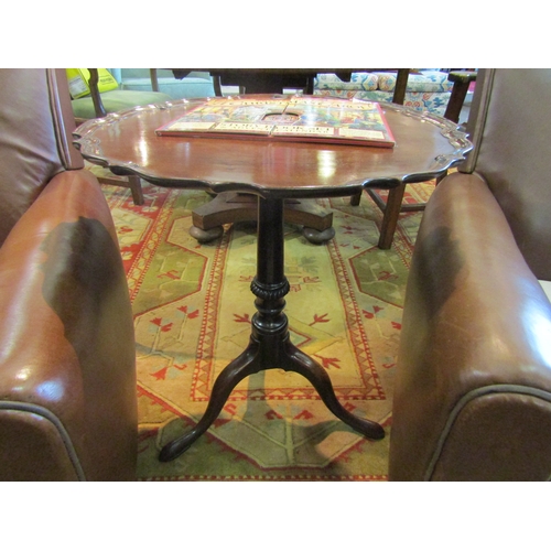 1176 - A mahogany pie crust tripod table