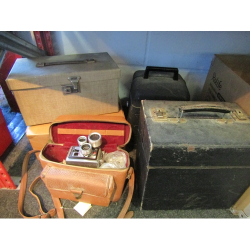 1255 - A vintage Brownie movie camera and projector with accessories