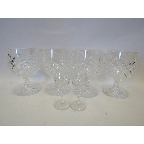 1314 - A set of four crystal glass brandy balloons and a pair of miniature crystal liqueur glasses   (E) £1... 