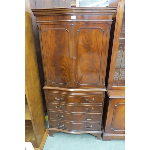 2421 - A Georgian style mahogany drinks cabinet on chest